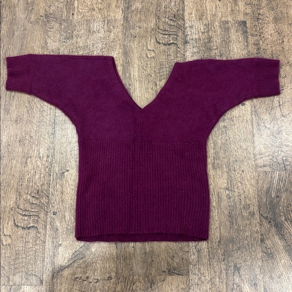 Armani Exchange 90% Angora Rabbit V-Neck Sweater in Deep Purple – Size M - Picture 4 of 7